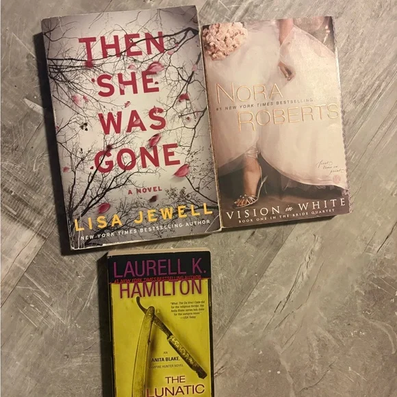 Assorted Book Collection - Picture 9 of 9